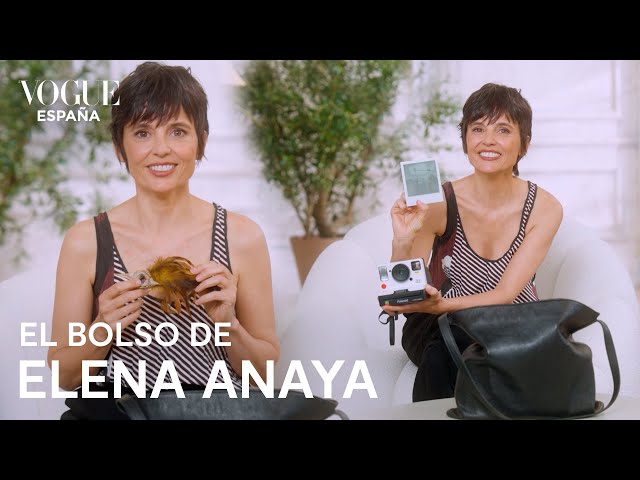 ¿Qué hay en el bolso de Elena Anaya? | VOGUE España