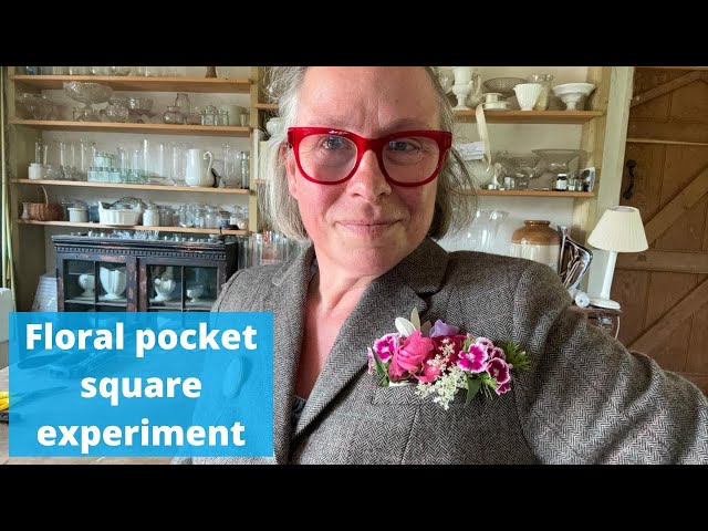 Let’s see how to make one of these fashionable floral pocket squares x