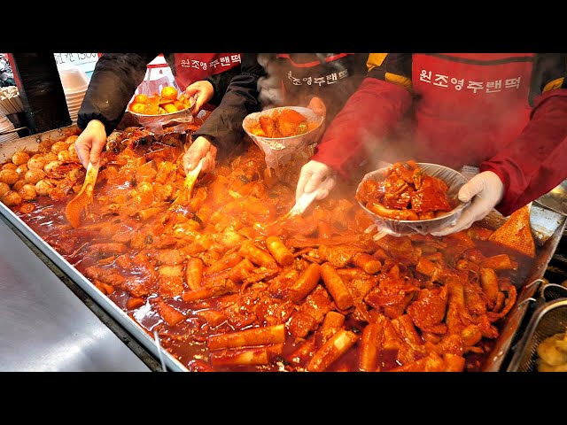 This is an authentic Korean tteokbokki with 40 years of history!! / korean street food