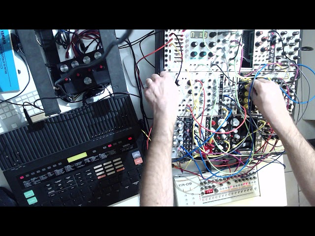 ///System V6 - Roland Tr09 - Yamaha RX5 / 12 MinutesTechno Jam
