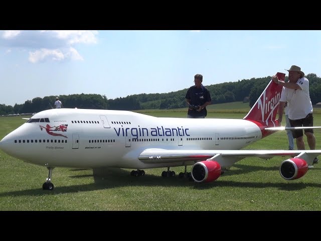 GIGANTIC RC BOEING 747 ESCORTED BY 2X CONCORDE RC TURBINE JETS