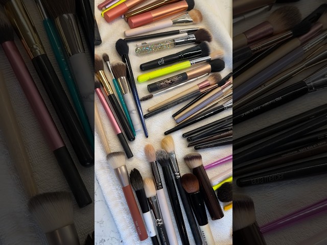 How I clean my makeup brushes!