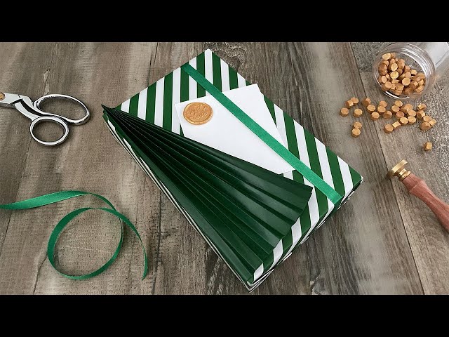 Christmas Tree Themed Gift Wrapping (Reversible Paper) | Gift Wrapping Ideas