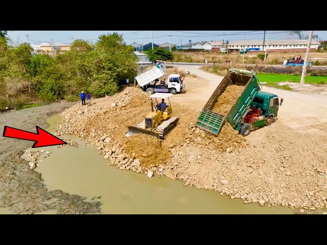 Project ! Bulldozer Pushing Stone Soil Team & Dump Trucks 5T