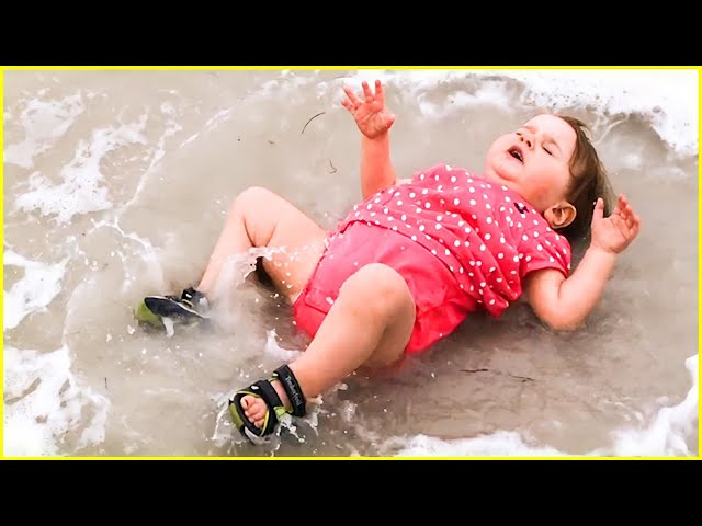 TOP Funny Babies On The Beach || Baby Outdoor Moments - Peachy Vines