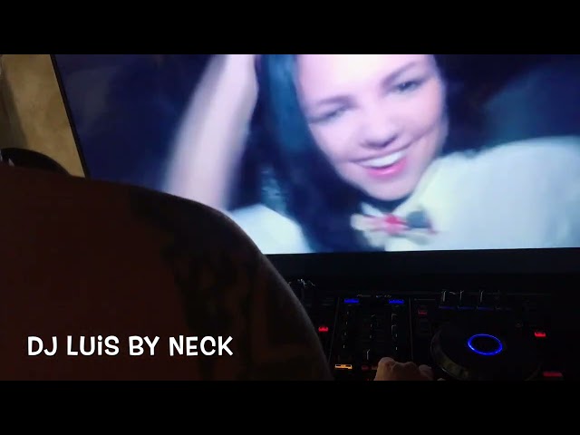dj luis by neck