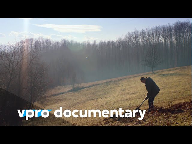 Searching for murdered family members in Bosnia | VPRO Documentary