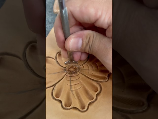 Carving & Tooling a Flower in Leather - Quick Practice