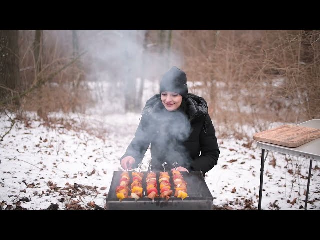Cooking Tender Marinated Pork Skewers in the Enchanting Forest: A Legume Adventure! 🌲🔥🍖