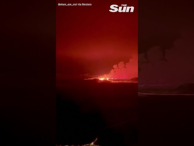 Airline passenger films dramatic bird's eye view of Icelandic volcanic eruption