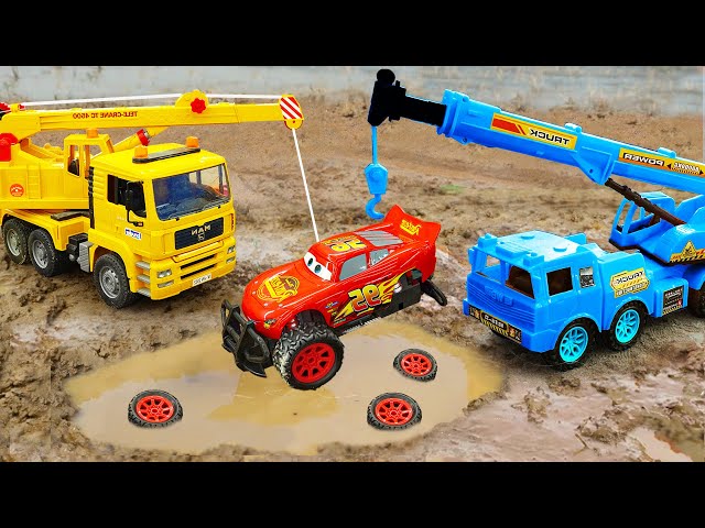 Cranes rescue Lightning McQueen stuck in a mud hole