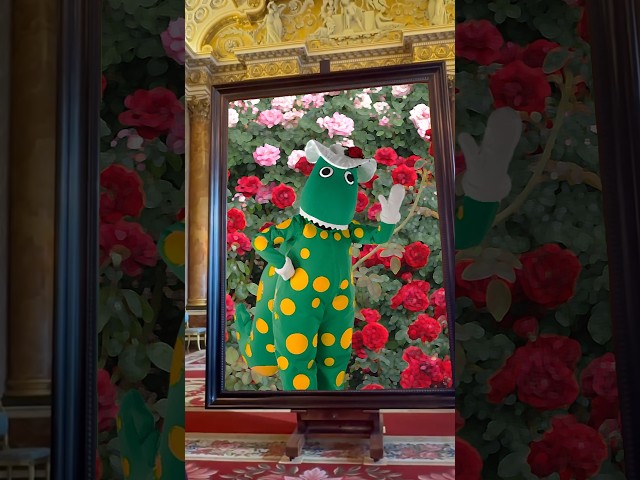 Unveiling … the Queen of Roses 👑🌹🦖 #thewiggles #dorothythedinosaur #shorts