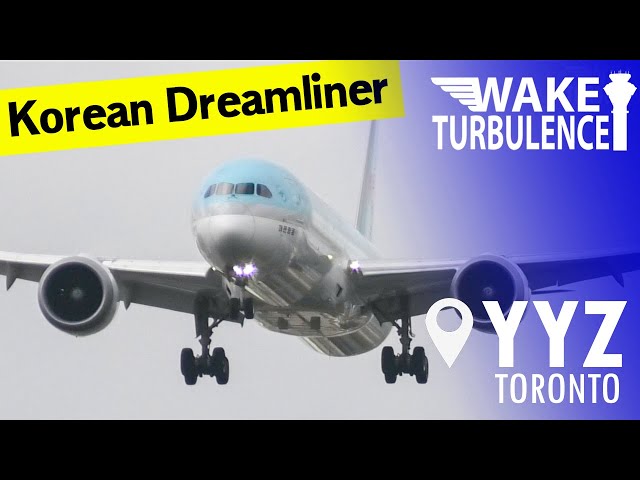 Korean Dreamliner Lands in Toronto
