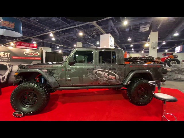 Truck Covers USA Showing off Their New Bed Covers for the Jeep Gladiator