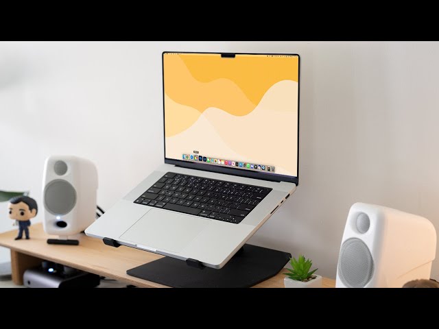 M1 Max MacBook Pro 16 Review - Should YOU Buy One In 2022?