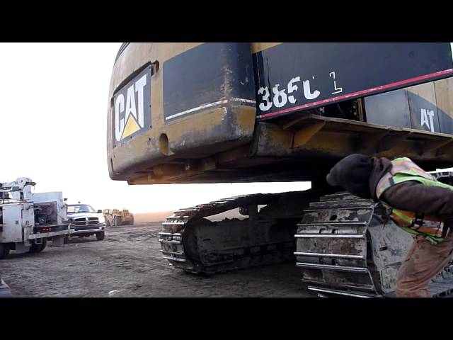 Installing a Counterweight on a Cat 385C L Excavator
