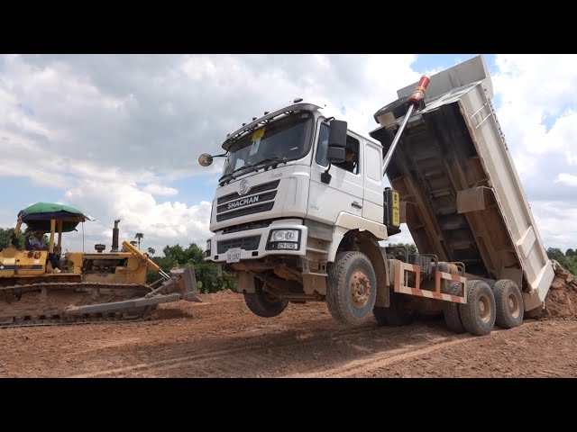 Wow ! expertly Dump truck and Komatsu Bulldozer filling up landscape | Machine Kh