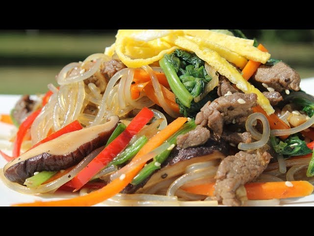 Japchae 잡채 : Korean Noodles with Stir-Fried vegetables - Morgane Recipes