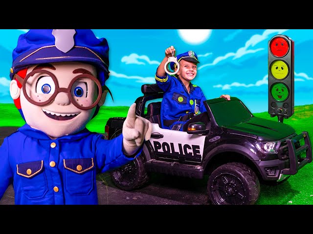 The Kids play policemen with toys 🚓