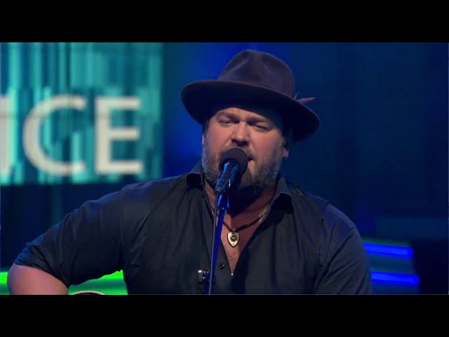 Country singer Lee Brice performs 'Boy' on Good Day LA