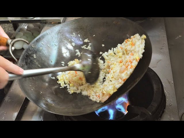 Shrimp Egg Fried Rice / 台式蛋炒飯製作, 炒飯翻炒技巧 -  Taiwanese Street Food - How to make  Egg Fried Rice