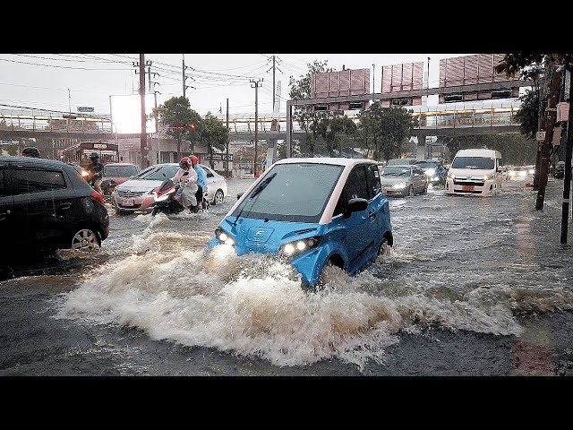 [4K] Bangkok Walk - Heavy Rain Thunder Sounds in Rainy Season 🇹🇭 4K Bangkok Thailand