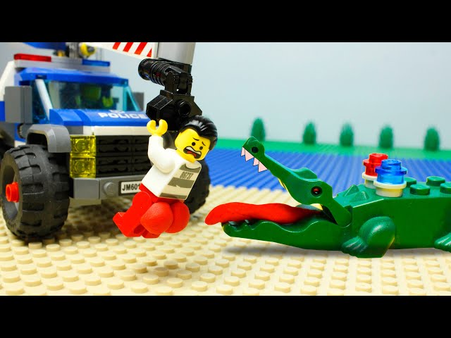 LEGO Excavator and crane trucks - Police Train Safari Adventure Fail