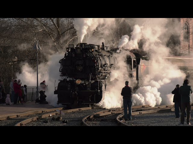 Western Maryland 1309 prepares the Polar Express 2-6-6-2 articulated steam engine