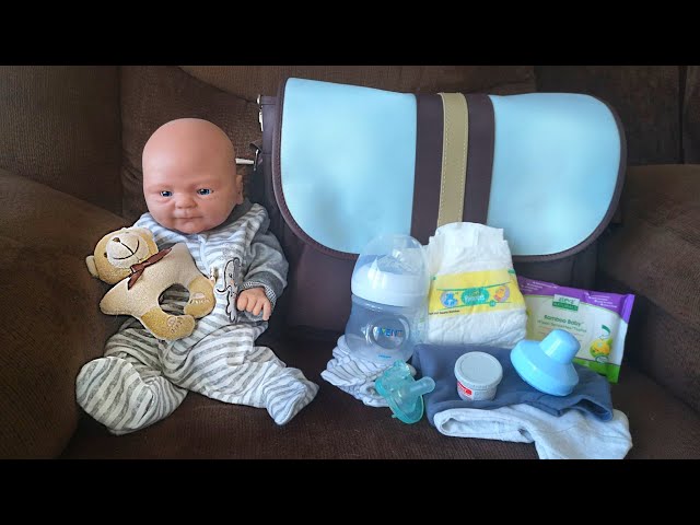 Packing My Reborn Baby's Diaper Bag || What's inside?