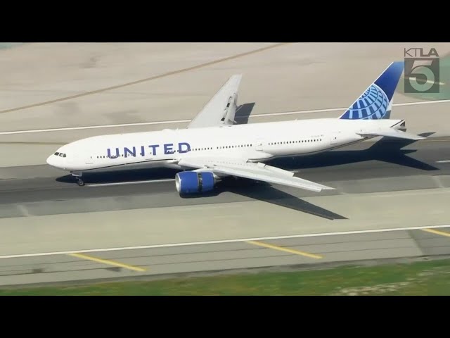 United Airlines flight makes emergency landing at LAX after losing tire