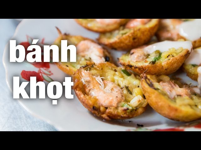 Vietnamese Street Food - Extremely Tasty "Banh Khot!"