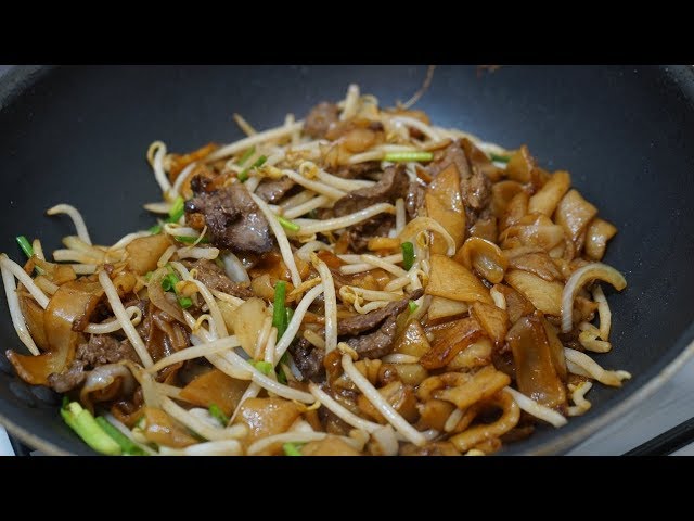 Stir-fried Rice Noodles with Beef Recipe (Ho Fun) - Chow Fun - Morgane Recipes