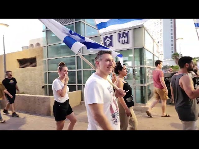 Израиль, анархисты с цепи сорвались по всему Тель-Авиву.