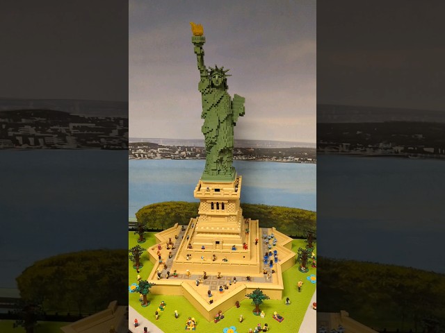 Giant LEGO Statue of Liberty at LEGOLAND Discovery Center Westchester #lego #nyc