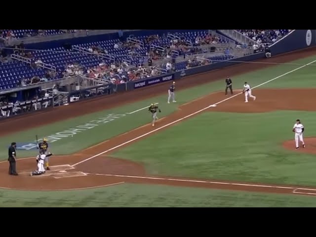 Yelich Steals Home on Catcher Napping