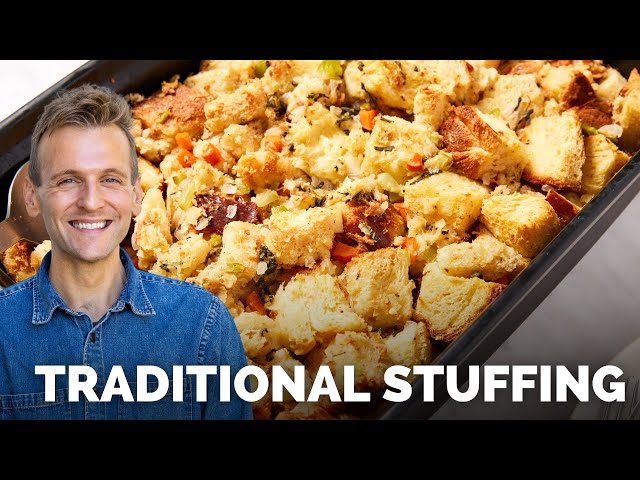 Traditional Stuffing | A perfect and easy side dish for Thanksgiving!