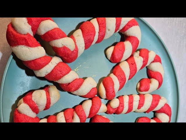 PEPPERMINT CANDY CANE Cookies! #25daysofchristmas #christmascookies #cookies #candycane #peppermint