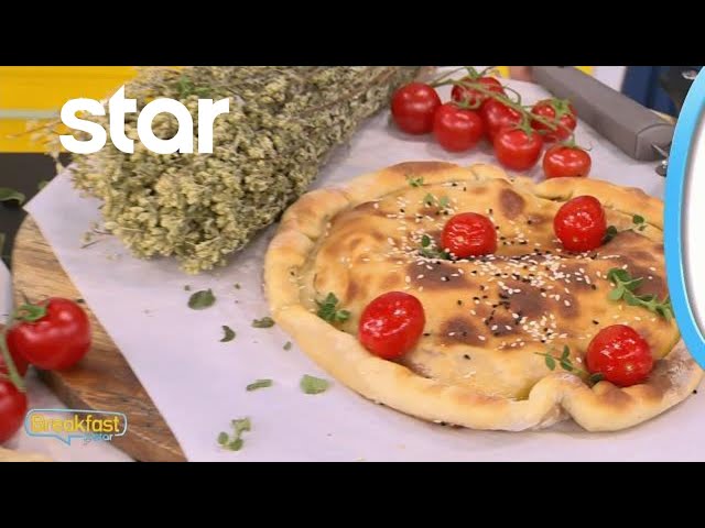 Πίτα με ζύμη γιαουρτιού και μπέικον | Σταύρος Βαρθαλίτης
