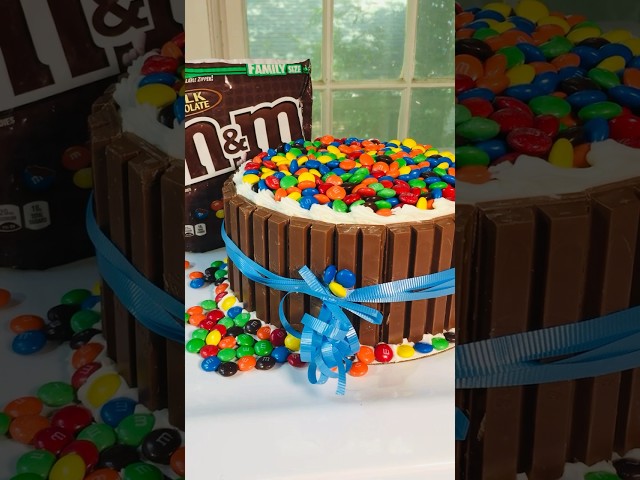 Yummy Cake Makeover #cake #kitkatbar #kitkatcake #chocolate #candy #surprise #birthday #shorts
