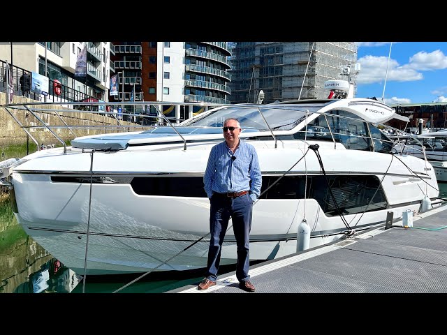 £550,000 Yacht Tour : Fairline Targa 40