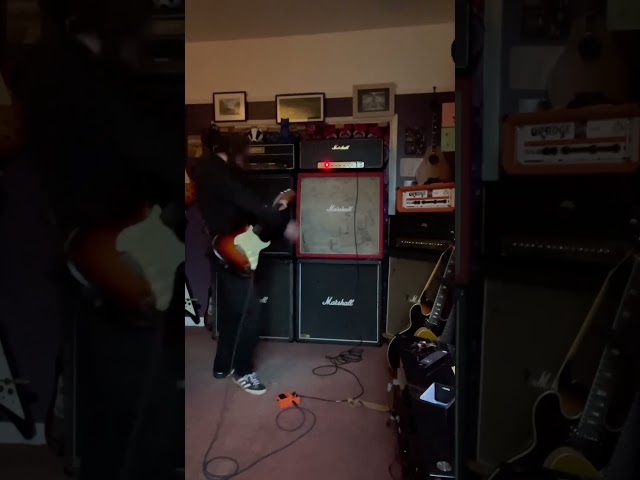 Nearly Ten Seconds of SHRED on A Cranked Marshall