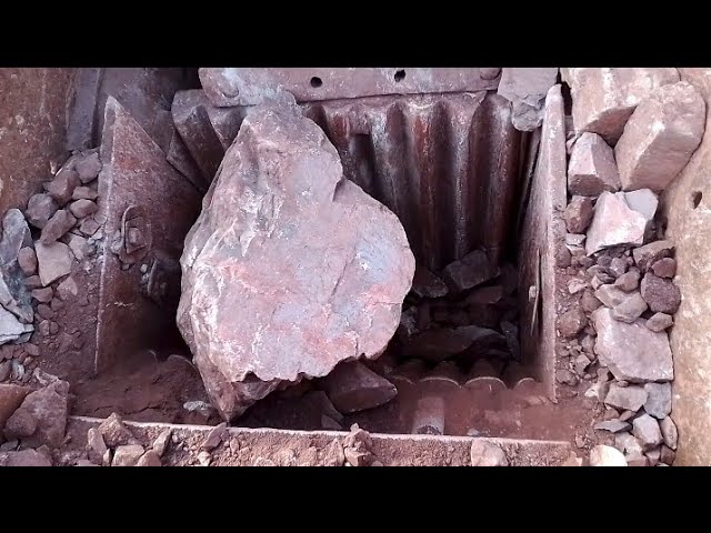 Stone crushing | crushing videos | satisfying rock crushing | ASMR | Stone crusher💥💥🛠️🛠️⛏️⛏️🛠️💥💥💥⛏️