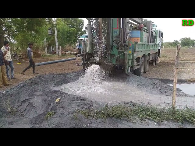 bore well water 350 फीट पे खतरा पानी (गाव छभाडीया)Radhika drilling machine in india.બોરવેલ મશીન