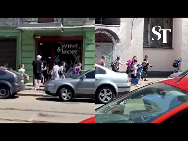 Children run screaming on Kyiv street during Russian attack (May 29)