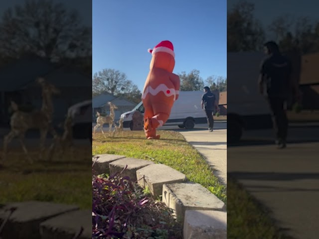 Gingerbread Man inflatable comes to life, chases Amazon delivery guy
