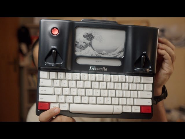 آلة كاتبة ذكية: أكتب بتركيز و بدون تشتت | Freewrite Smart Typewriter Unboxing