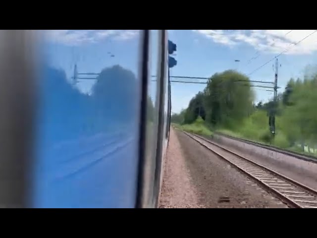 Filmat mellan dörrarna Handen-Jordbro på X60b pendeltåg