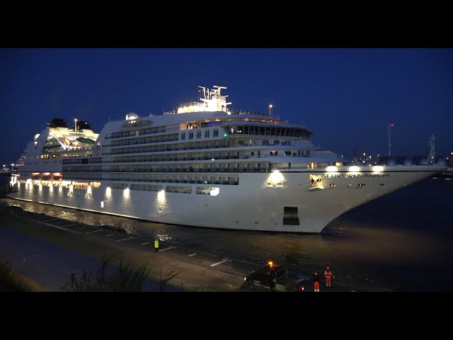 4K Seabourn Ovation & Caribbean Princess fabelhaftes Ein & Auslaufen am Abend in Hamburg 28.05.2024