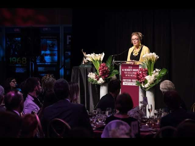 Veteran Sports Broadcaster Lesley Visser Presented with the 2018 Al Neuharth Award