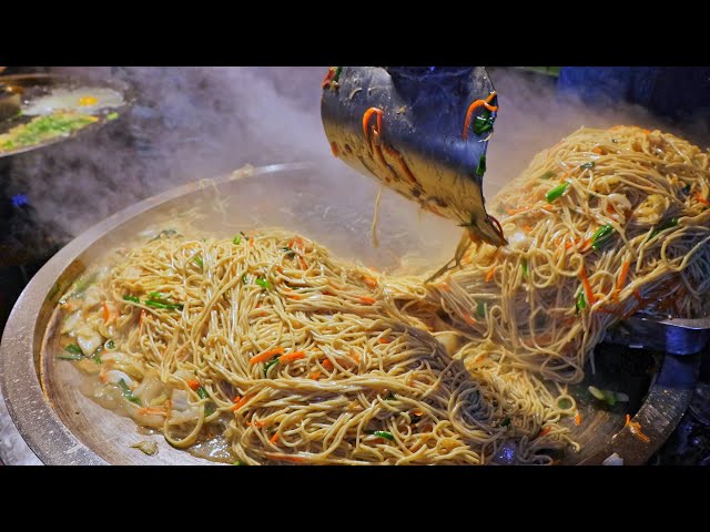 Taiwanese Street Food - Fried Rice, Fried Rice Noodles, Oyster Omelet, Fried Noodles/炒飯, 炒米粉, 蚵仔煎,炒麵